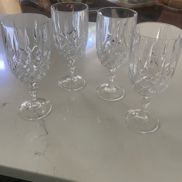 White Crystal Drinkware Set with Elegant Design